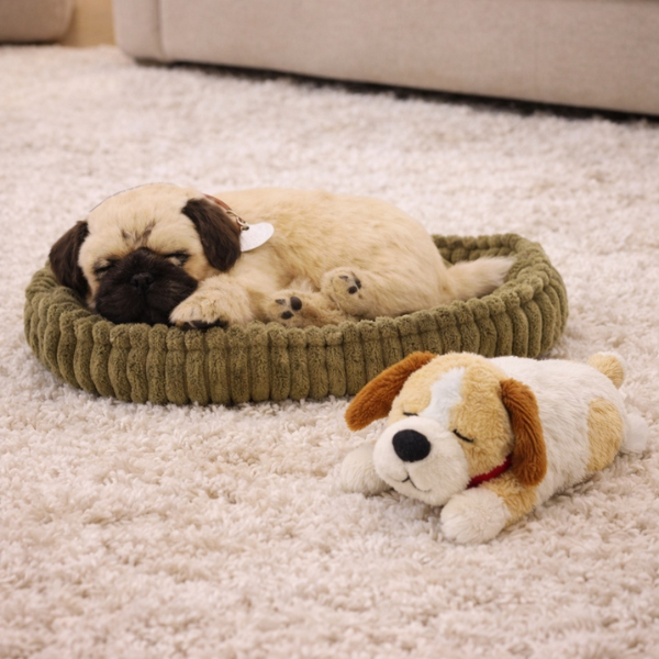 Cățeluș „Mops” cu imitație de respirație