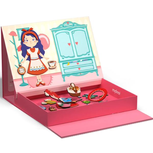 Set de joacă magnetic “Fetița drăgălașă”